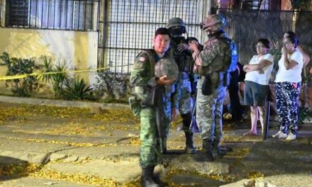 Hombre muere acribillado cuando arreglaba su moto frente a su domicilio en Guadalajara