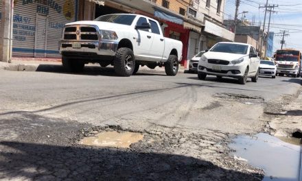 Saltillo: Da bache mala imagen al centro de la ciudad