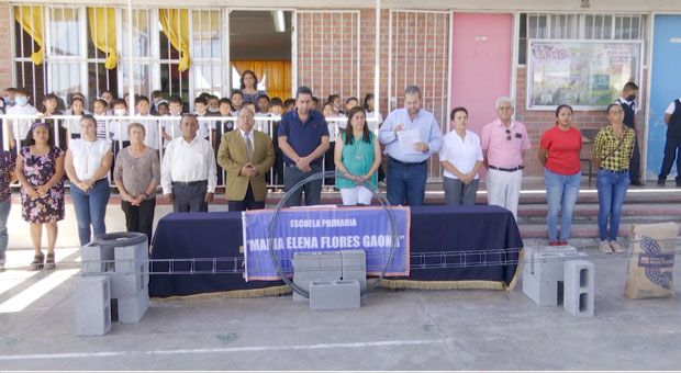 Entrega Chema Morales apoyos por 100 mil pesos