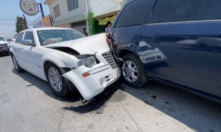 Saltillo: Conducía en estado de ebriedad y choca a vehículos en la colonia Vista Hermosa