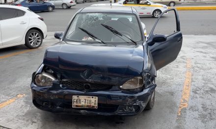 Gira sin cuidado y provoca choque en Saltillo