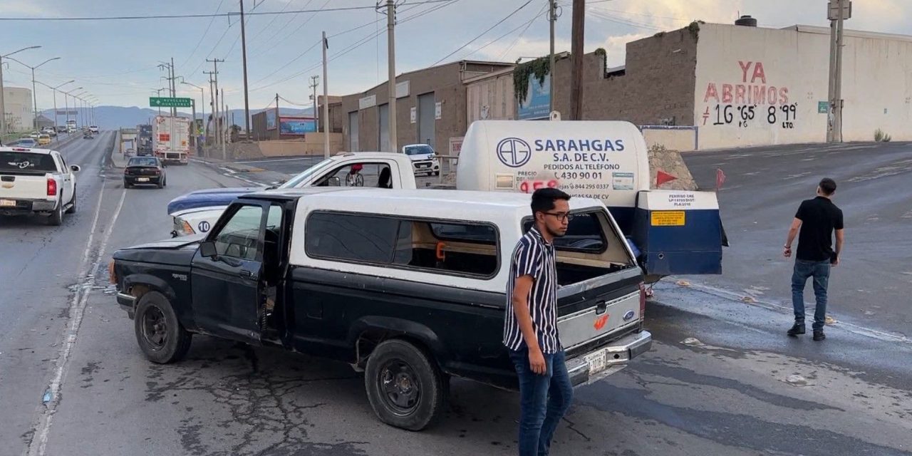 Pipa de gas provoca choque en Saltillo