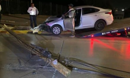 Luego de accidentarse, responsable abandona su vehículo por el Parque Las Maravillas