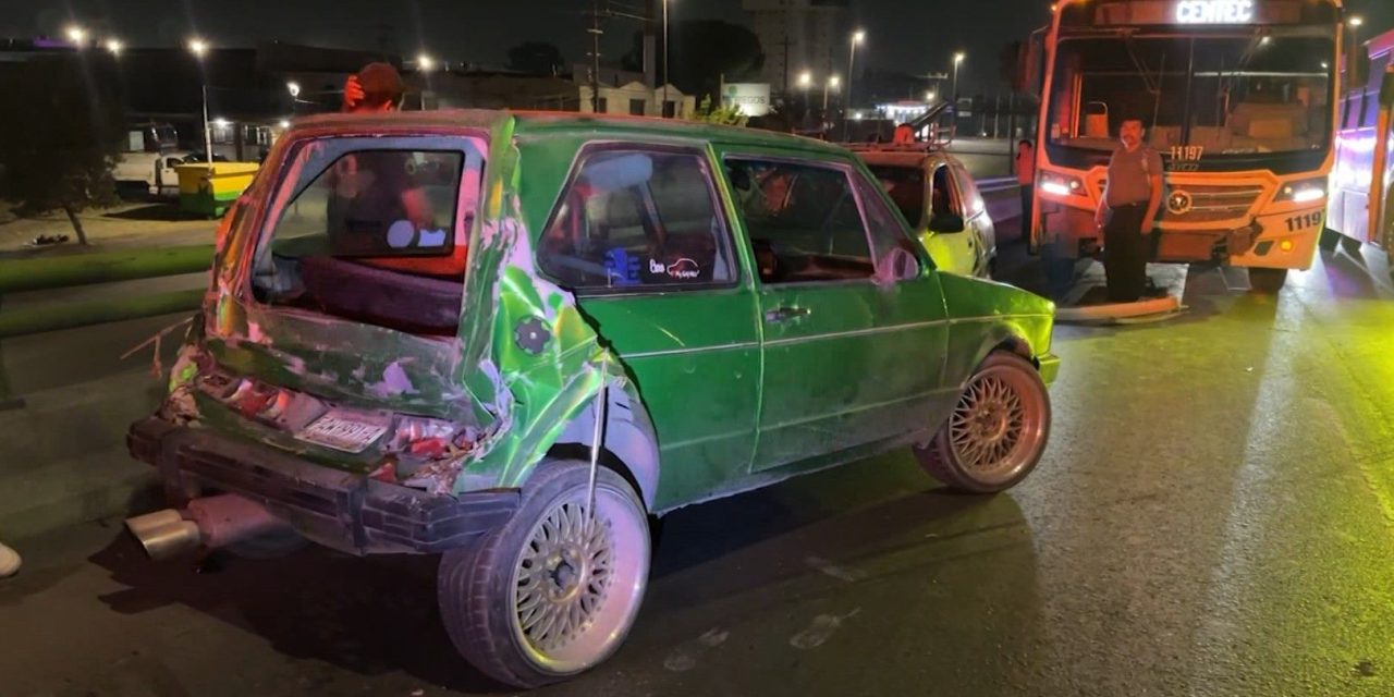 Vehículo descompuesto provocó percance en Saltillo