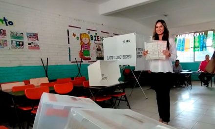 Acude Edna Dávalos a votar, será un gran día para las y los coahuilenses, asegura