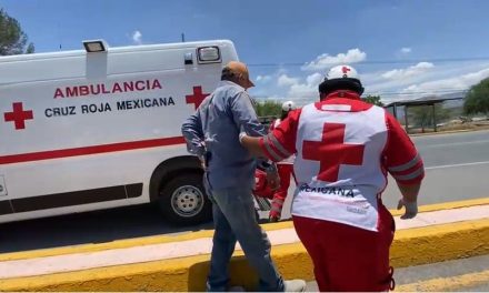 Camioneta embiste a peatón en Los Silleres