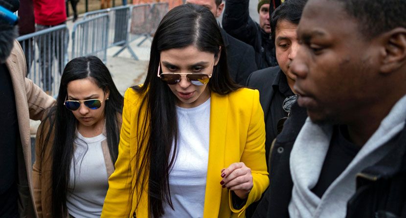 Emma Coronel, esposa del ‘Chapo’, sale de prisión; estará en arraigo domiciliario