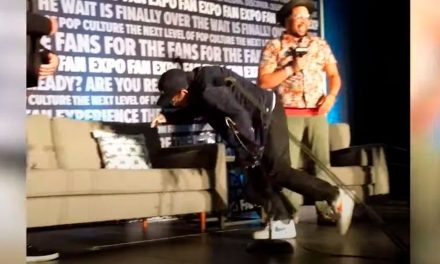 Michael J. Fox sufre accidente en panel de ‘Volver al Futuro’