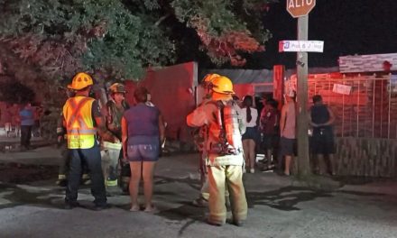 Incendio consume patio de una casa en Saltillo