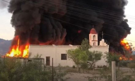 Saltillo: Recicladora arde en llamas en la colonia Los Ramones