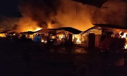 Incendio arrasa con más de 500 locales en Mercado de Acapulco