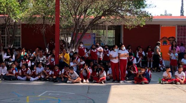 Saltillo: Mamás apoyan reducción de horarios de clases