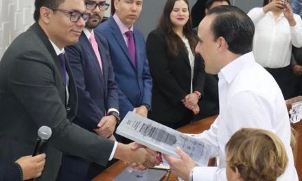 Manolo Jiménez recibe constancia de mayoría de parte del IEC como gobernador electo de Coahuila