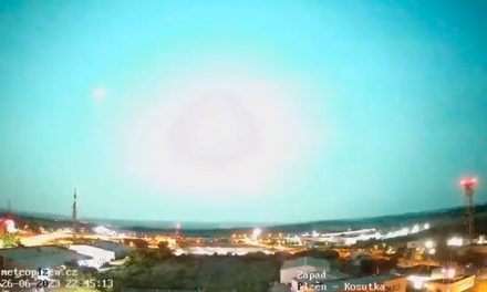 Meteorito explota e ilumina el cielo de Pilsen en República Checa