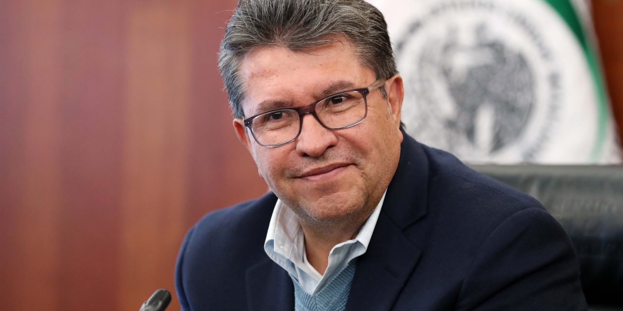 Ricardo Monreal pide licencia como senador de Morena