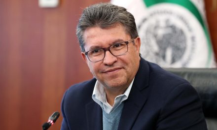 Ricardo Monreal pide licencia como senador de Morena