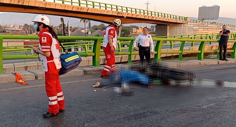 Saltillo: Muere motociclista tras sufrir caída