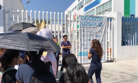 Protestan alumnos de la UNEA en Saltillo