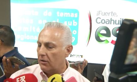 Manolo Jiménez cuenta con el respaldo de Torreón; Román Alberto Cepeda