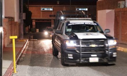Ebrio casi golpea a su esposa y termina detenido