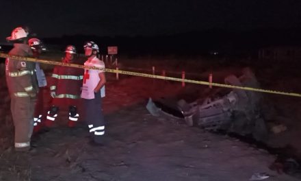 Deja volcadura dos personas sin vida en la carretera a Torreón cuando regresaban de unos XV años