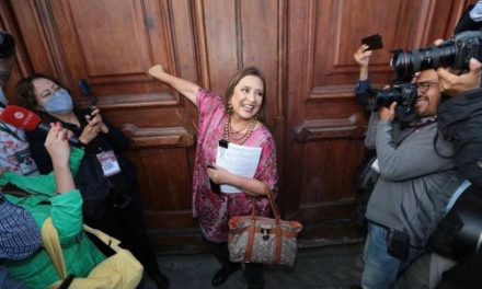 ‘Presidente, aquí estoy, no le saque’;  Xóchitl Gálvez se queda afuera de la mañanera