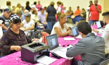 Acuñenses asisten a brigada del Registro Civil