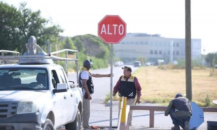 Instalan señalamientos viales ‘Por tu seguridad… Bájale’, en Acuña