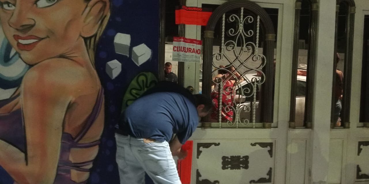 Clausuran restaurante por vender alcohol a menores en Torreón