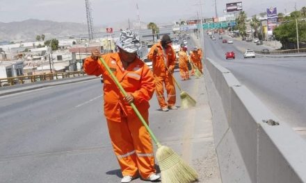 Realizan limpieza de puentes y cunetas en Torreón