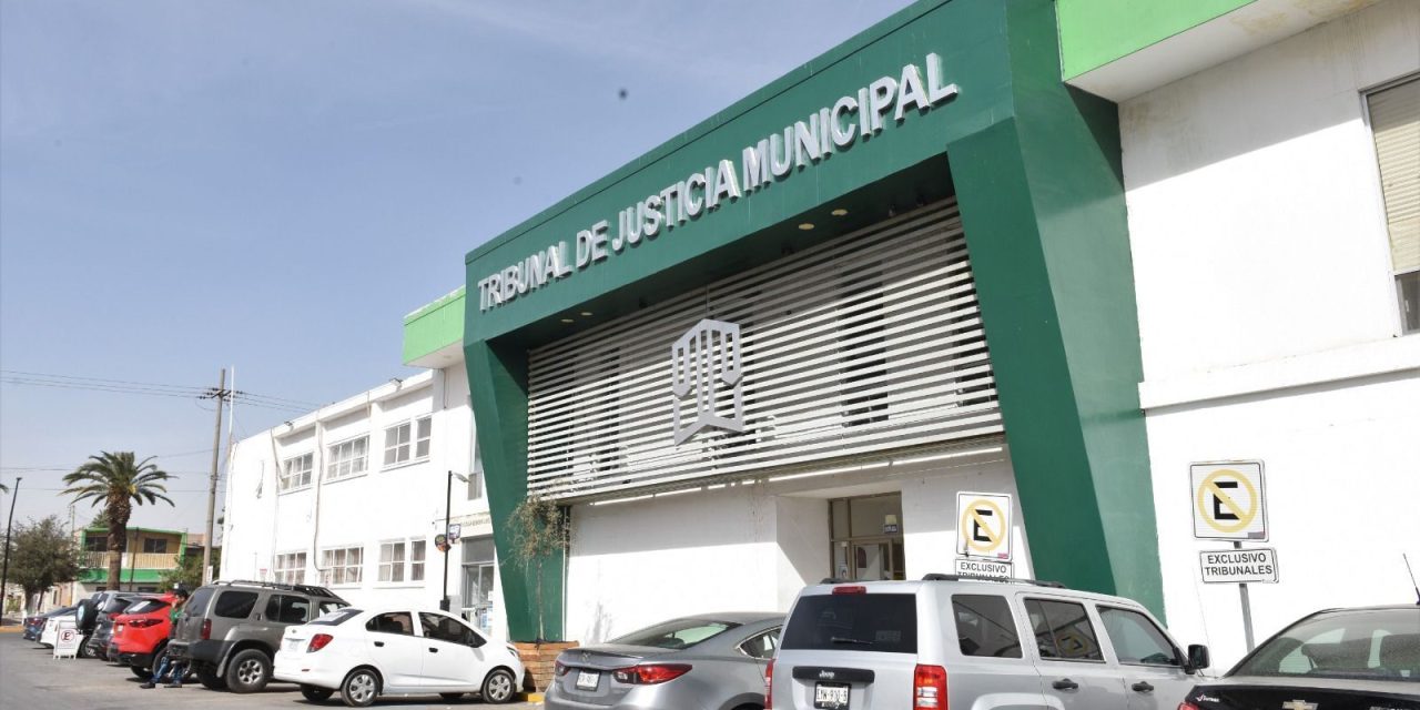 Realizan servicio comunitario para evitar ser arrestados en Torreón