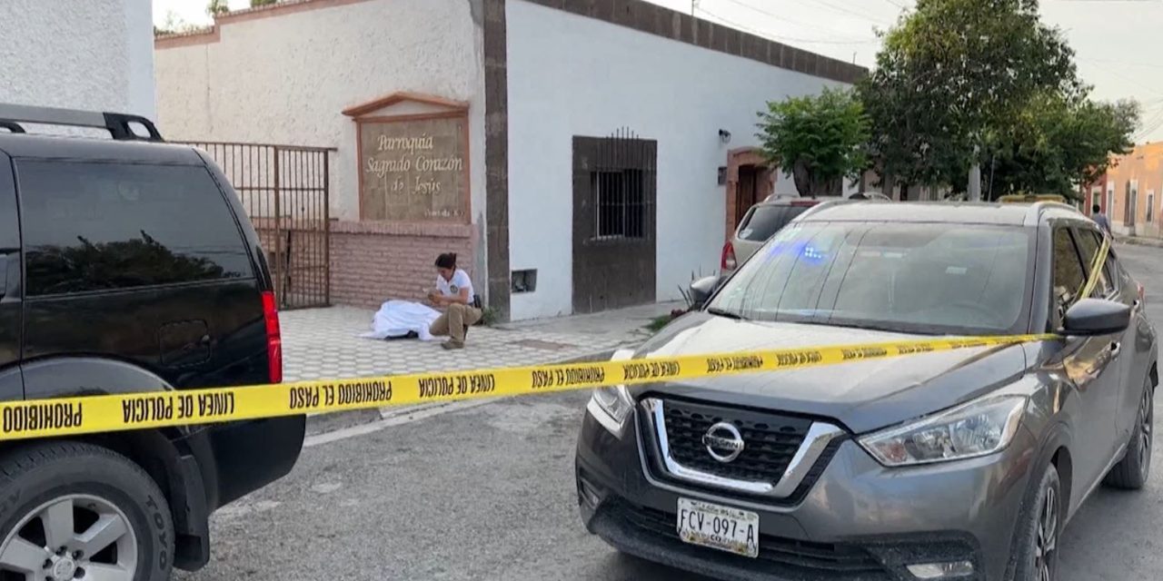 Hombre muere al exterior de una iglesia en Saltillo