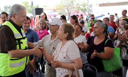 Impulsa Chema Fraustro los Centros Comunitarios