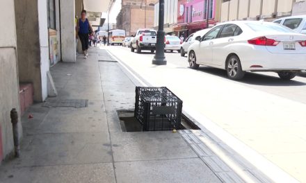 Hay indiferencia por arreglar una alcantarilla en el centro de Saltillo