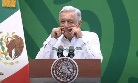AMLO acusa que ‘lo quieren silenciar’ tras orden del INE de emitir expresiones contra aspirantes a la presidencia