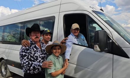 AMLO aterriza en terrenos de Lalo mora en Nuevo León