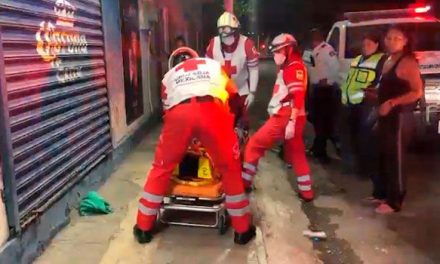 Saltillo: No lo soportan y lo atropellan, agresivo joven fue a dar al hospital