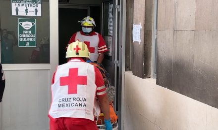 Hombre sufre aparatosa caída dentro de la UAAAN