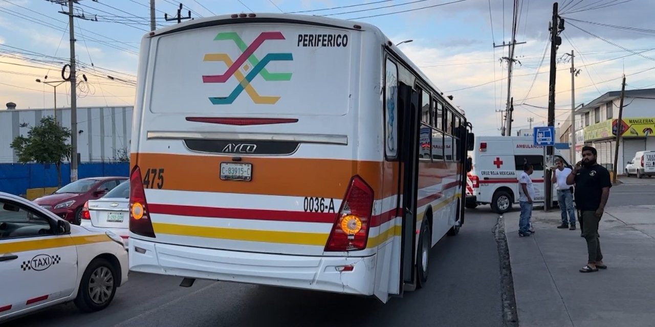 Chocan rutas urbanas en Saltillo; pasajera sufrió lesiones