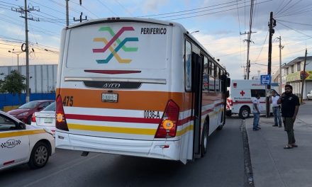 Chocan rutas urbanas en Saltillo; pasajera sufrió lesiones