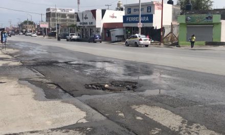 Colapsa alcantarilla en el bulevar Otilio González