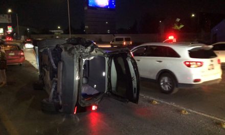 Conductora invadió carril y provocó aparatoso percance al norte de Saltillo