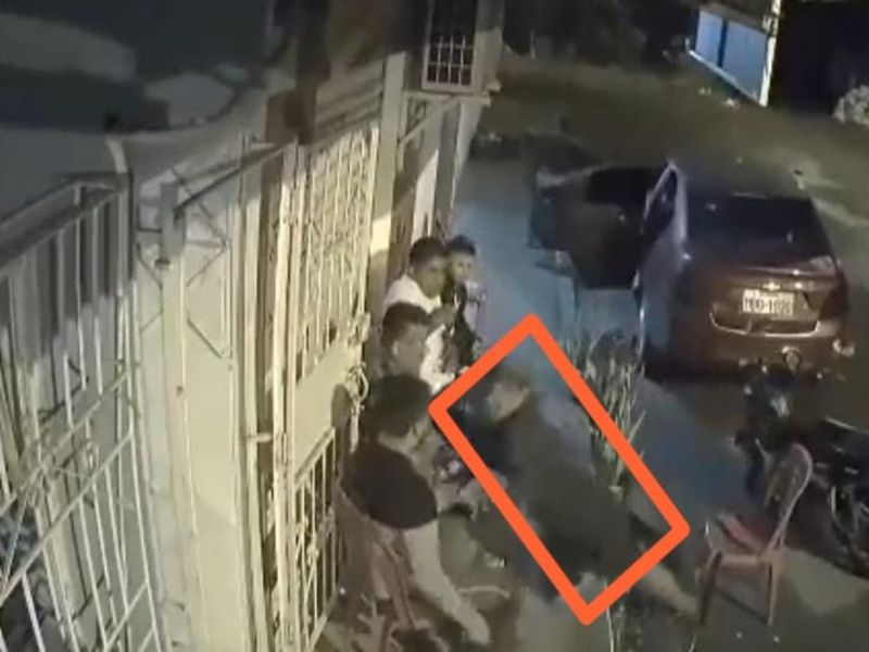 Video: balea a su amigo tras disparar al aire en pleno velorio