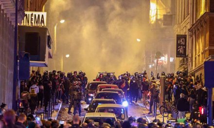 Francia limitará redes sociales en caso de disturbios, Macron impulsa propuesta