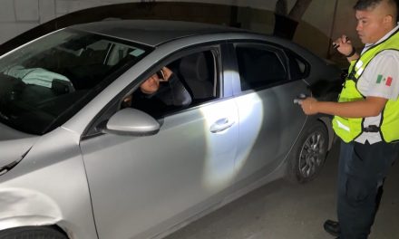Hombre choca en la colonia República e intenta huir… fue detenido minutos después
