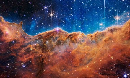 Telescopio Espacial James Webb capta tres estrellas impulsadas por materia oscura