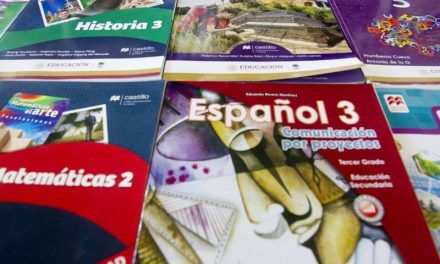Dan ultimátum a la SEP para rediseñar libros de texto