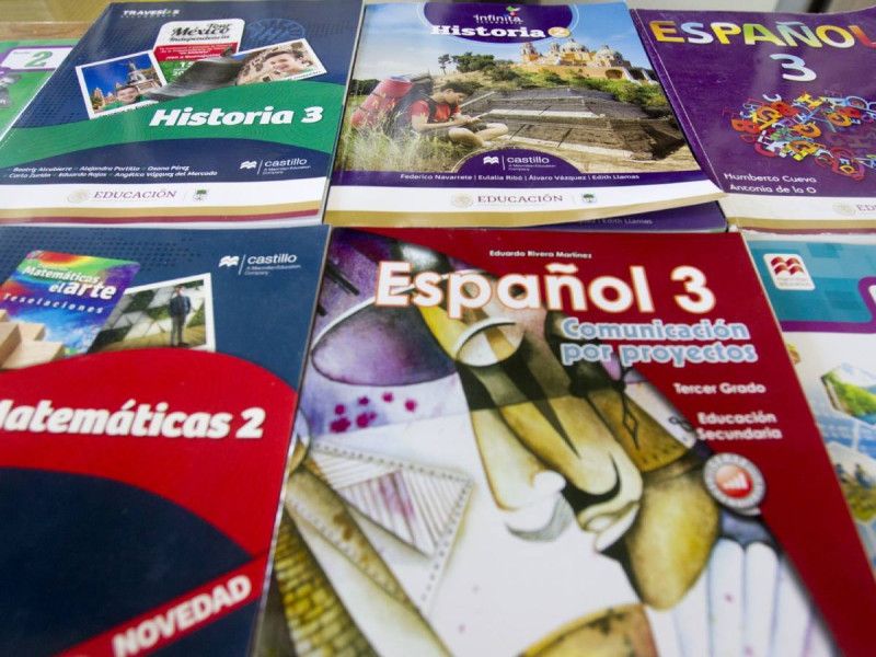 Dan ultimátum a la SEP para rediseñar libros de texto
