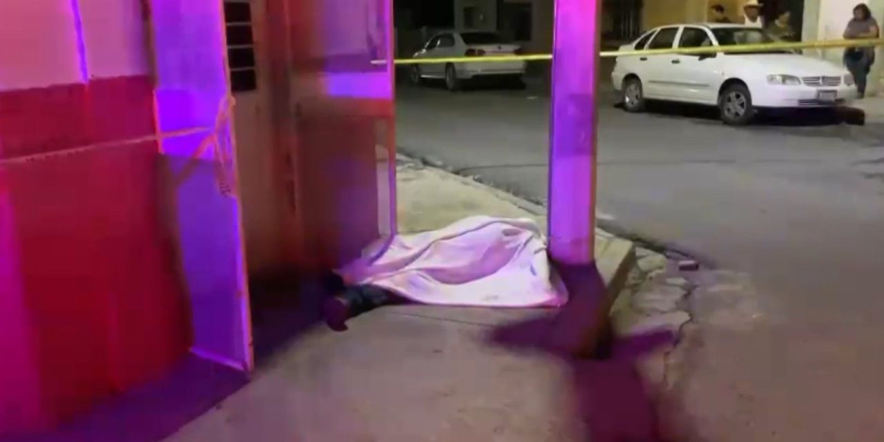 Hombre muere de un infarto en calles del centro de Saltillo