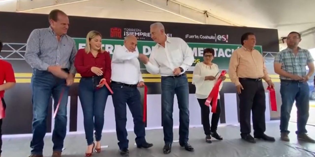 Román Cepeda entrega obras de pavimentación en Torreón